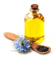 Flacon d'huile de cumin noir avec des graines de nigelle et une fleur bleue.