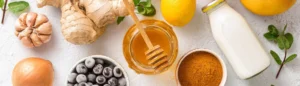 Des aliments pour renforcer un système immunitaire faible : du miel, des myrtilles, du gingembre, du citron, etc.
