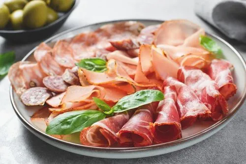 Plateau de charcuteries mauvaises pour la prostate.